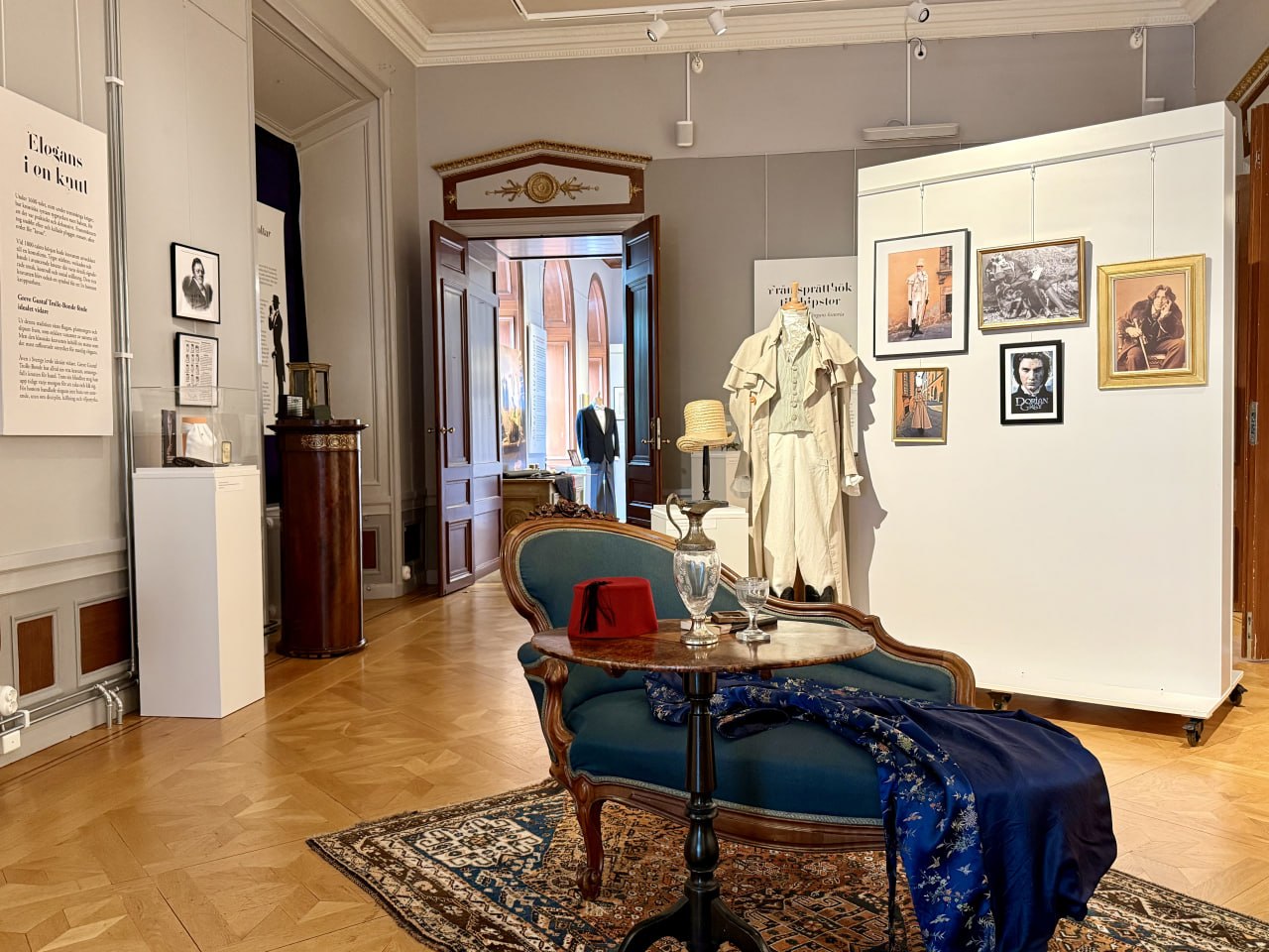 Utställningsrum för Dandyn – ett stilsamt uppror på Säfstaholms slott